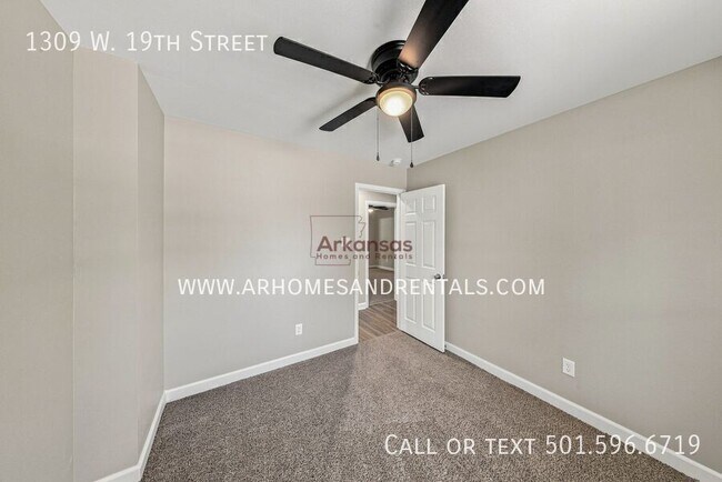 Building Photo - 1309 W 19th St