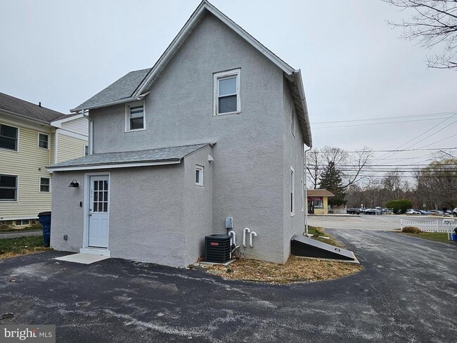 Building Photo - 404 W Wayne Ave