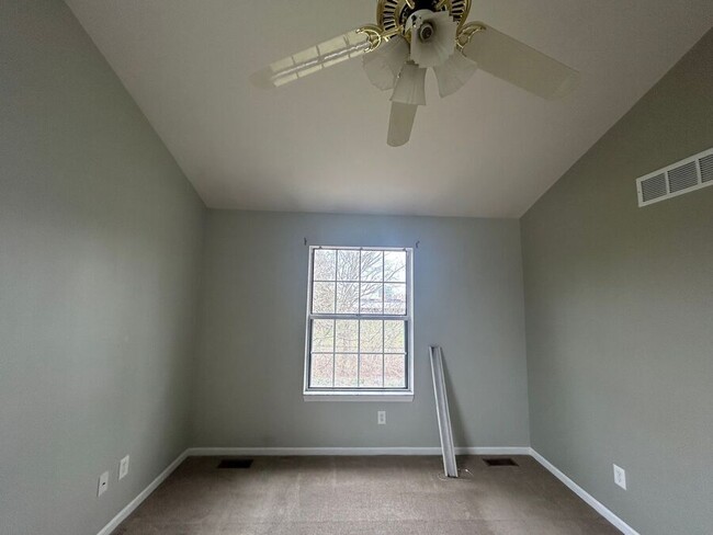 Building Photo - 281 Bay Pointe Dr