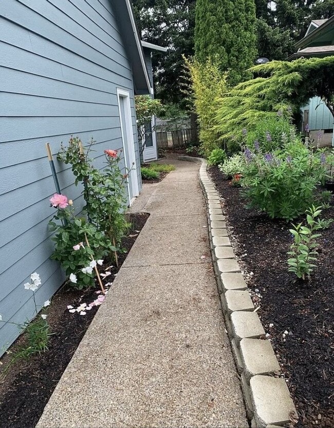 Building Photo - $1,850 - Two-Story, Two Bedrooms, One Bath Duplex, Close To Park, Ready To Lease