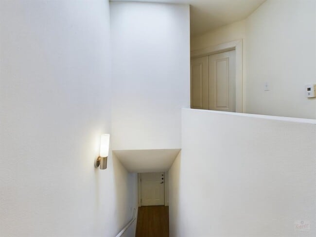 Building Photo - 711 W 32nd St