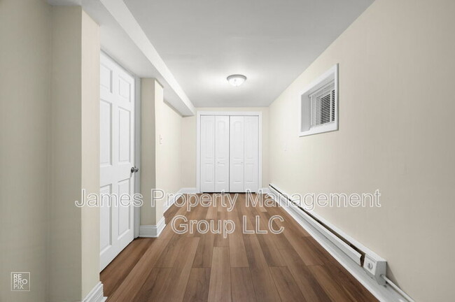 Building Photo - 835 N Paulina St