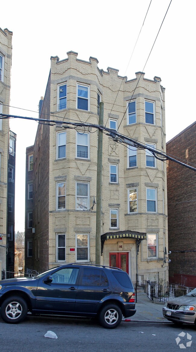 Building Photo - 16 Locust Hill Ave