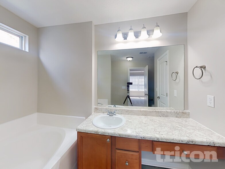 Building Photo - 108 Tulip Grove Point