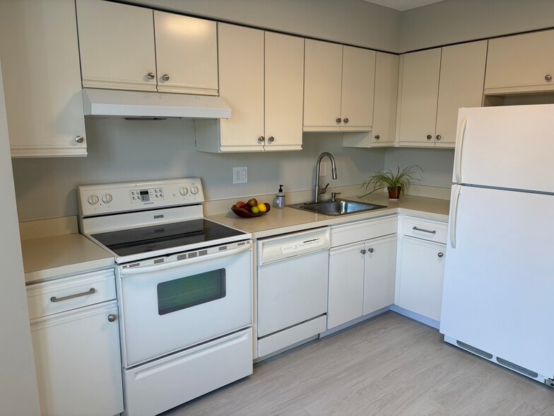 Building Photo - 1410 Whitney Ave