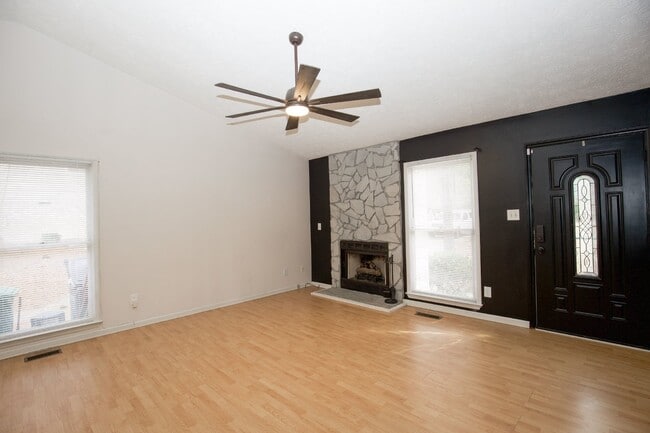 Building Photo - Charming 3 Bedroom Home in Pinehurst with ...