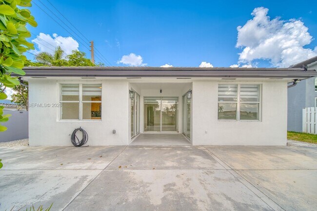 Building Photo - 15950 SW 71st Terrace