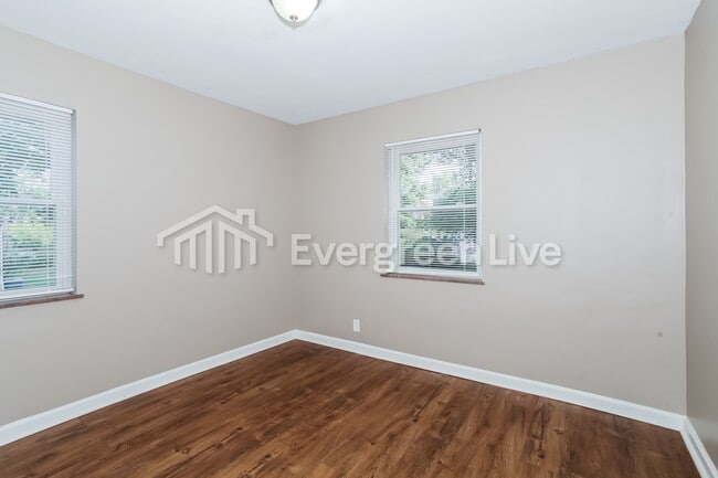 Building Photo - 2264 Rosedale Ave