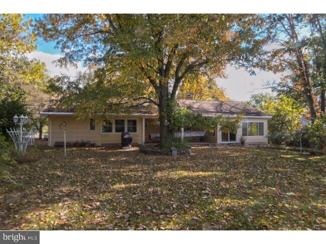 Building Photo - 384 Walnut Ln