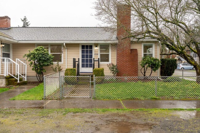 Building Photo - Multnomah Tri Plex