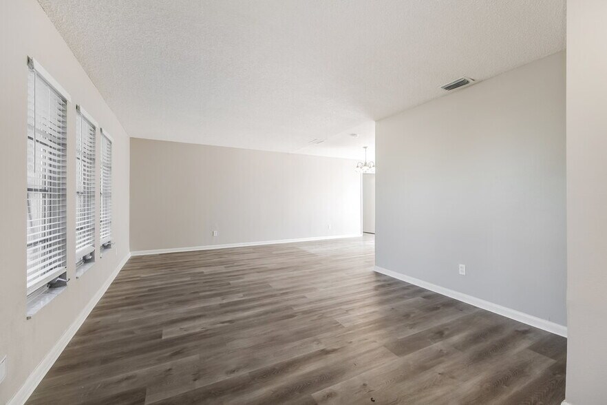 Building Photo - 4336 Country Club Blvd
