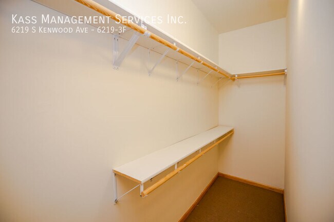 Building Photo - 6219 S Kenwood Ave