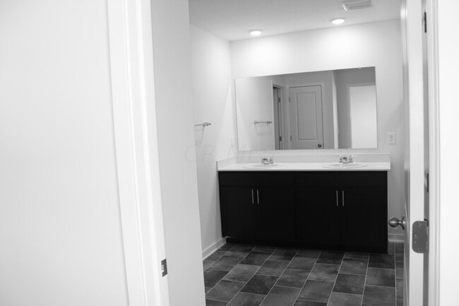 Building Photo - 448 Park Vista Dr