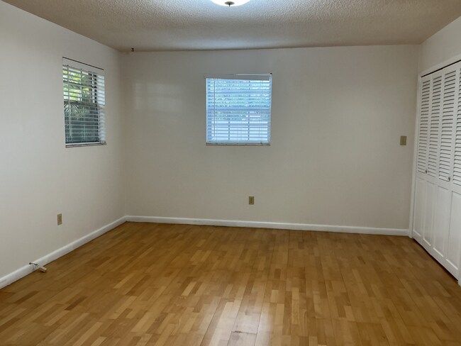 Building Photo - Lake Hollingsworth Area 3/2 – Updated & Move-In Ready