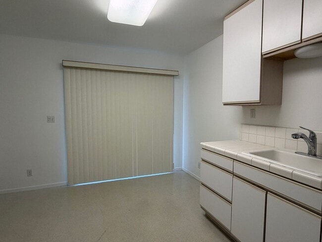 Building Photo - Campbell Charmer- 2 Bedroom 1 Bath Duplex with Garage