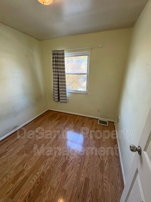 Building Photo - 6332 Phillips Ave