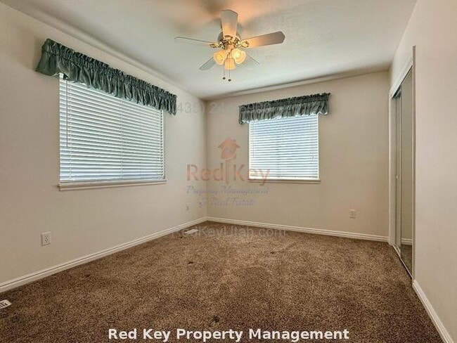 Building Photo - Breeze Cir Single Family Home