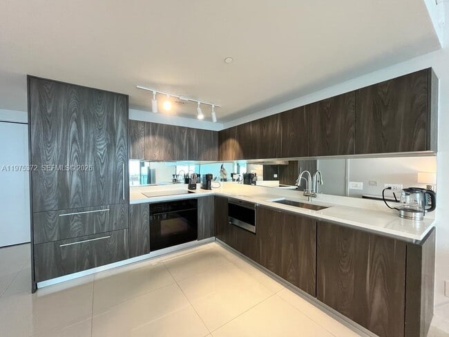 Building Photo - 3131 NE 7th Ave