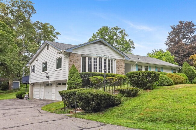 Building Photo - 570 Bedford Rd