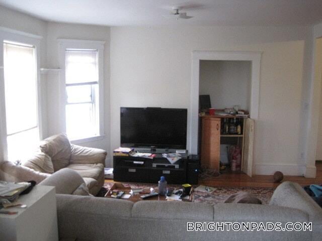 Building Photo - 345 Market St