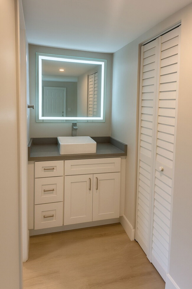 Building Photo - 189 SE 5th Ave