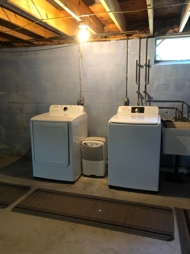 Building Photo - 8941 Christopher Dr