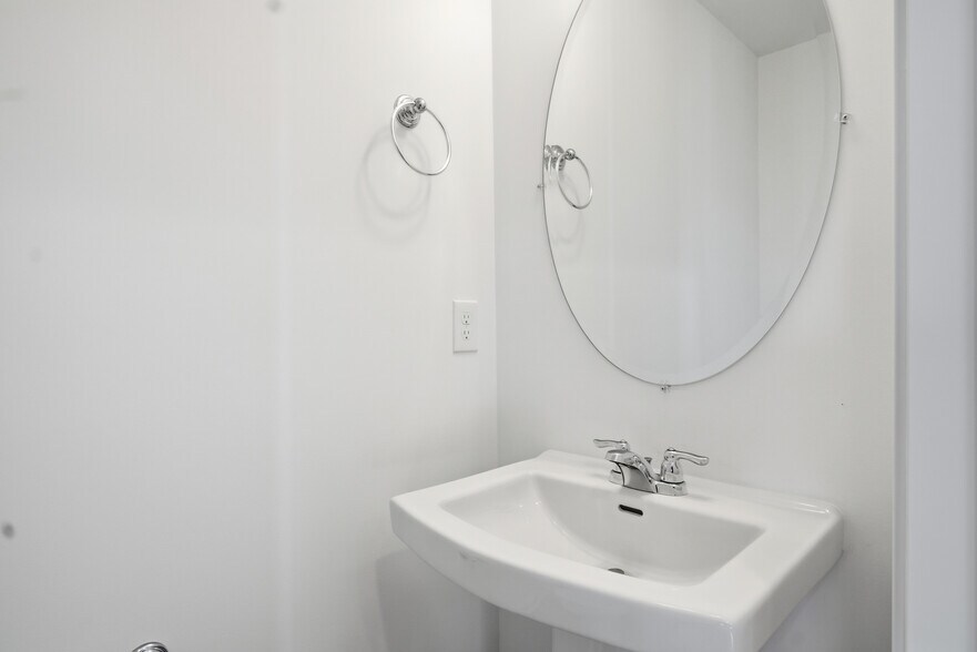 Building Photo - 4055 Emilia Way