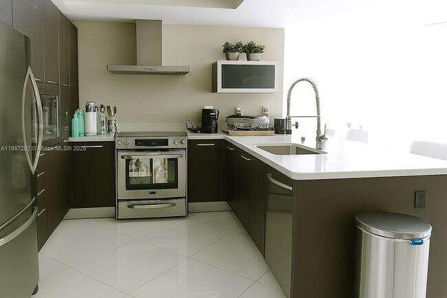 Building Photo - 250 Sunny Isles Blvd