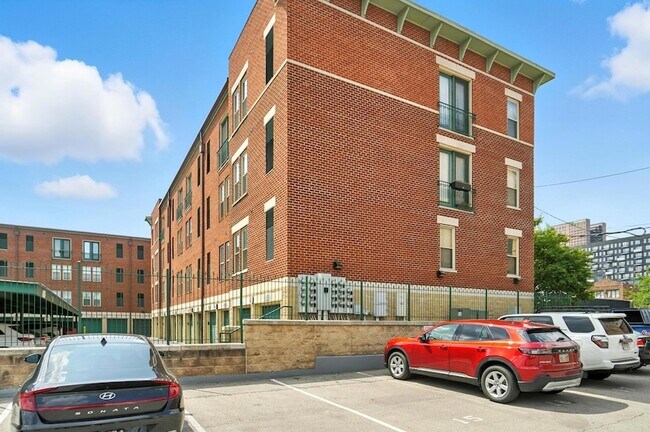 Building Photo - 121 E Noble St