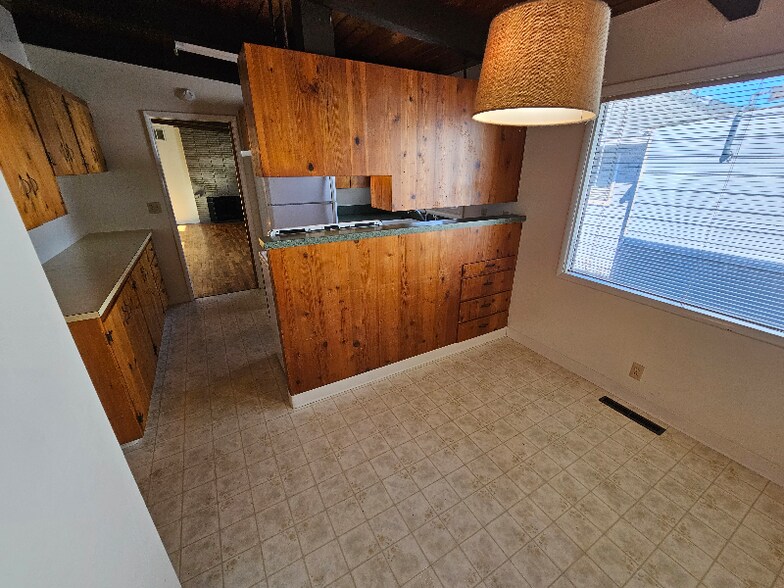 Building Photo - 511 NE 8th St