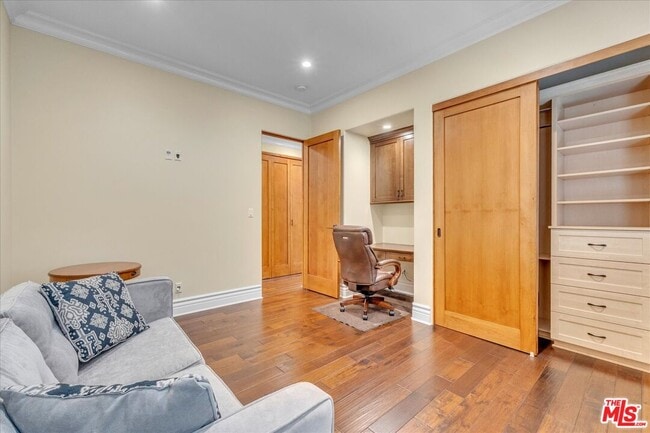 Building Photo - 5310 Leghorn Ave