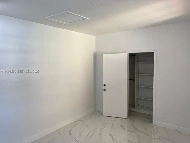 Building Photo - 1125 NE 210th Terrace