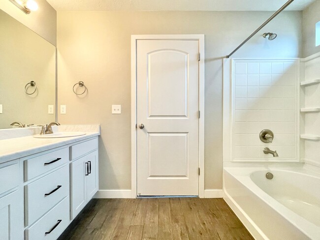 Building Photo - 3037 S Red Pine Dr