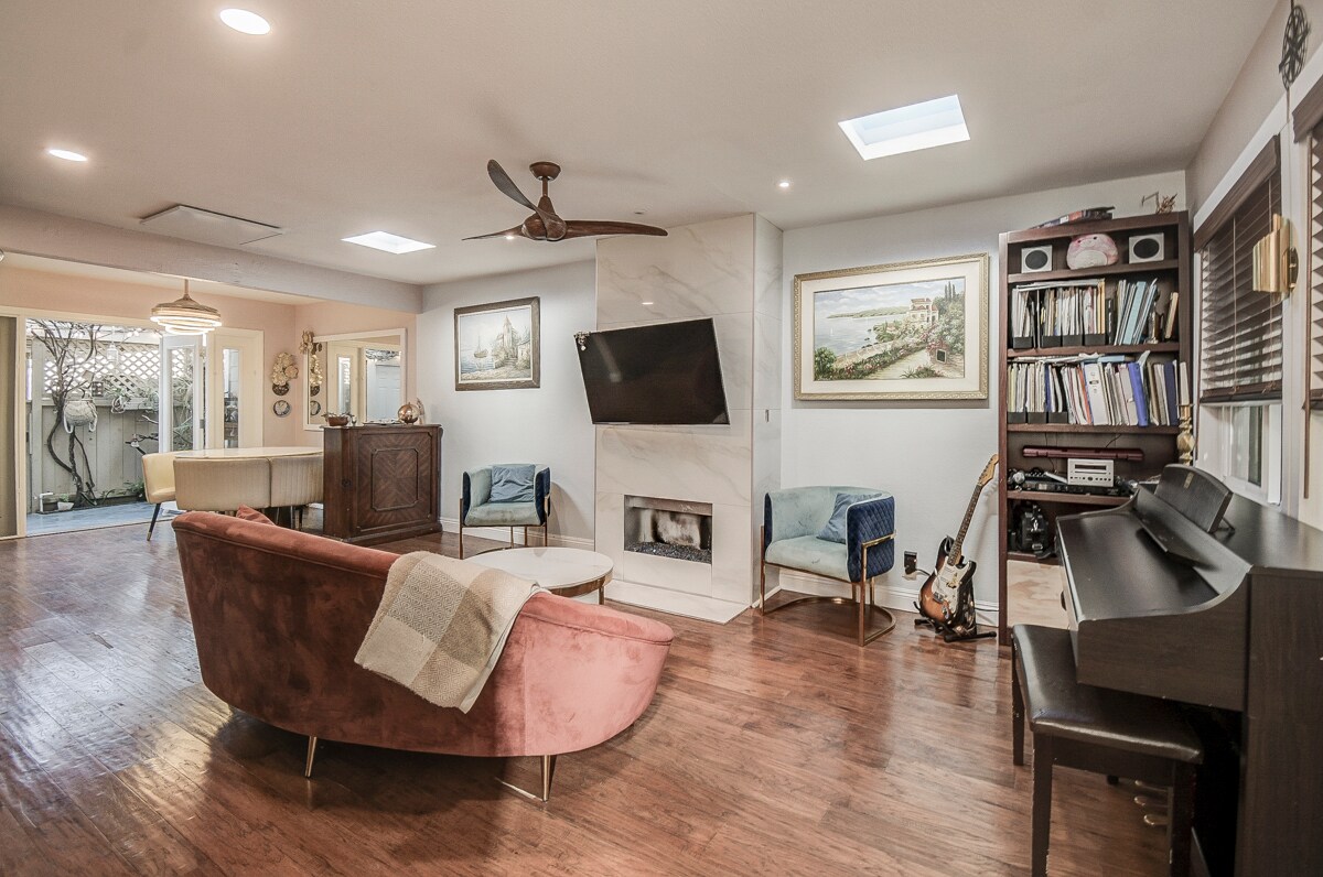 Building Photo - 11 Seamist Ct