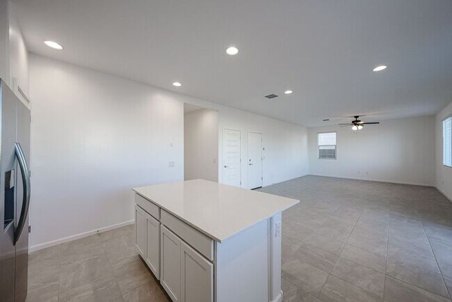 Building Photo - ONE MONTH RENT FREE!! NEW 5 BEDROOM 3 BATHROOM HOME AVILABLE FOR RENT!