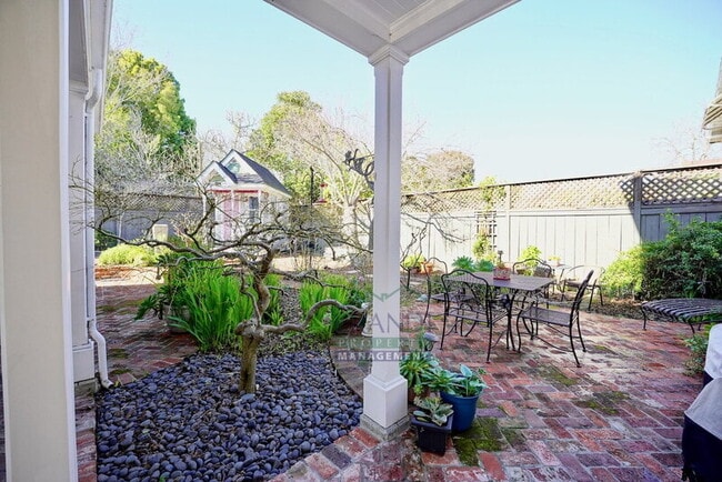 Building Photo - 521-523 C St