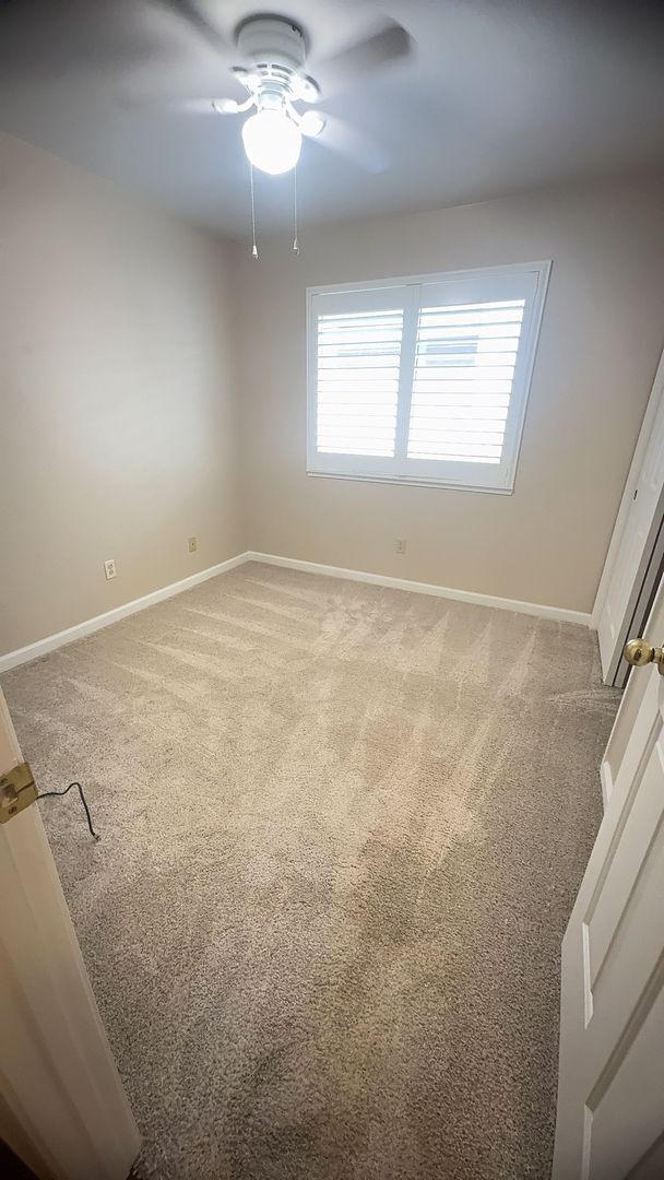 Building Photo - 3 Bedroom 2 Bathroom Charming home