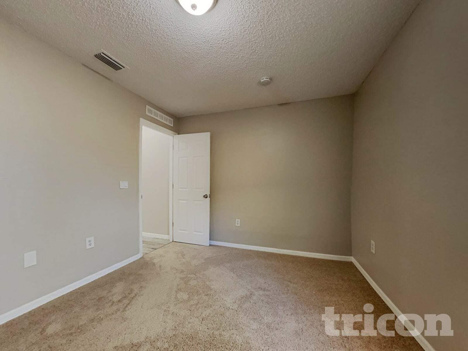 Building Photo - 164 Larchmont Dr