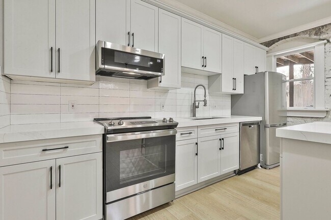 Building Photo - 685 Argonne Ave NE