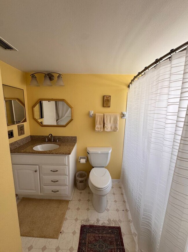 Building Photo - Charming 1-Bedroom in Derby Downs – Great ...