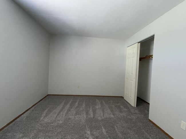 Building Photo - 1028 Belle Valley Dr