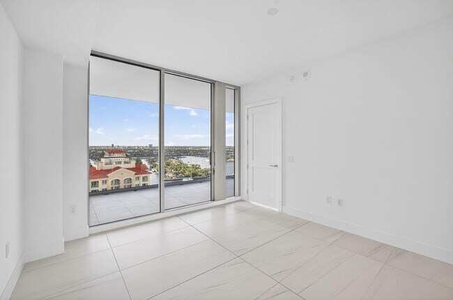 Building Photo - 151 N Seabreeze Blvd