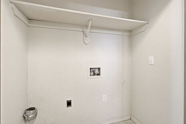 Building Photo - 3442abcd