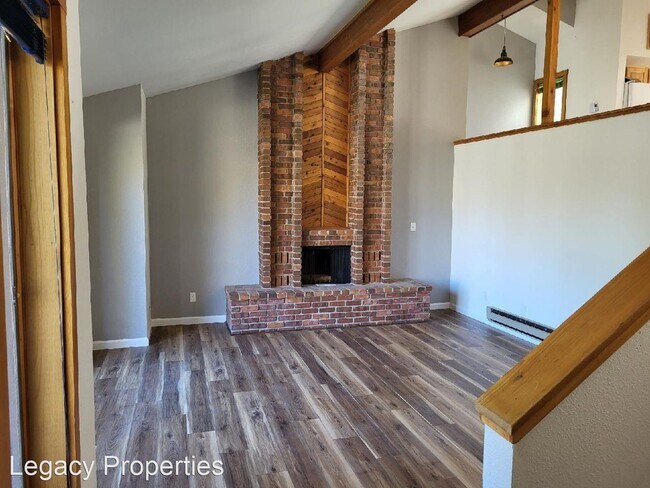 Building Photo - 4 br, 3 bath House - 110 W Graf St.