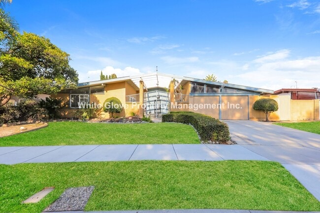 Primary Photo - Spacious 4 Bedroom Anaheim Home
