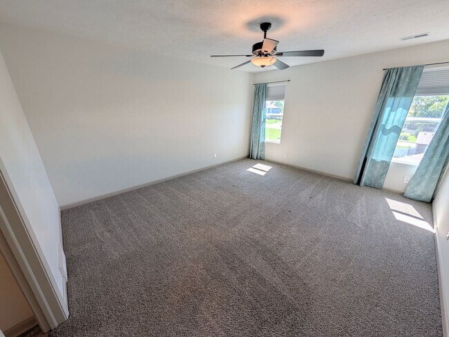 Building Photo - 5011 Clearwater Dr