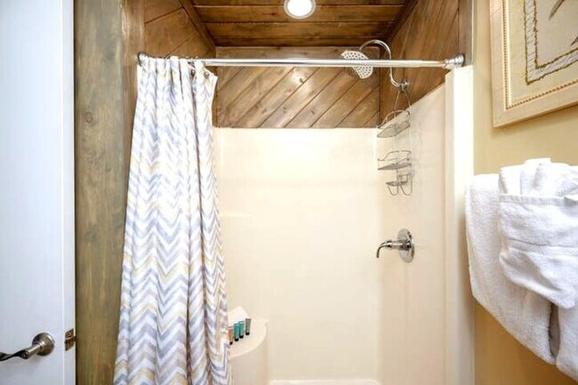 Building Photo - 4000 Gulf Terrace Dr