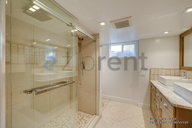 Building Photo - 4522 NE 54th St