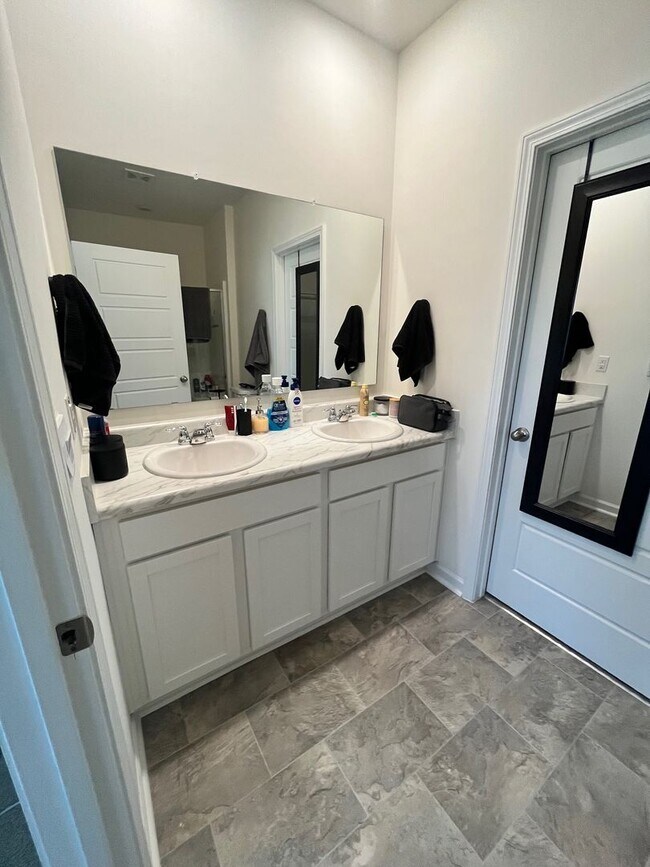 Building Photo - Bonaire Beauty: A Modern 3-Bedroom Home Aw...