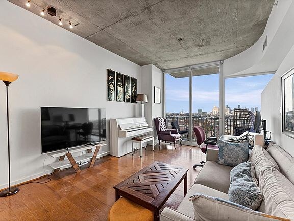 Building Photo - 5925 Almeda Rd